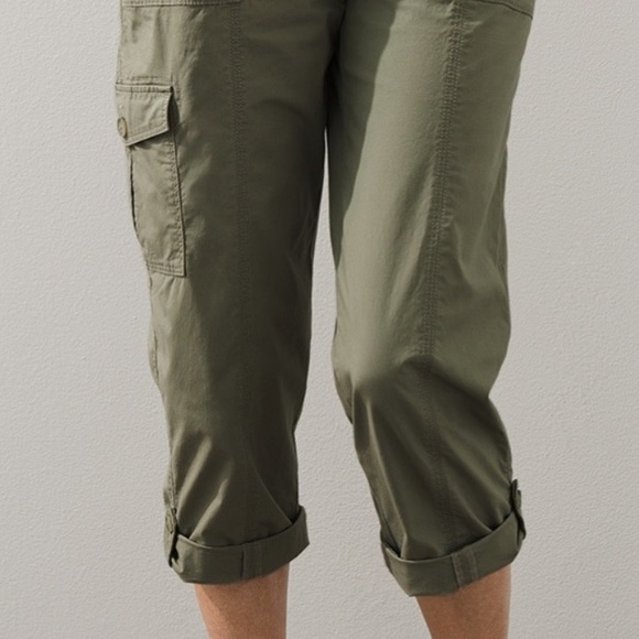 CHICO’S Convertible Poplin Cargo Crops size1.5 = M/10 - Picture 15 of 17